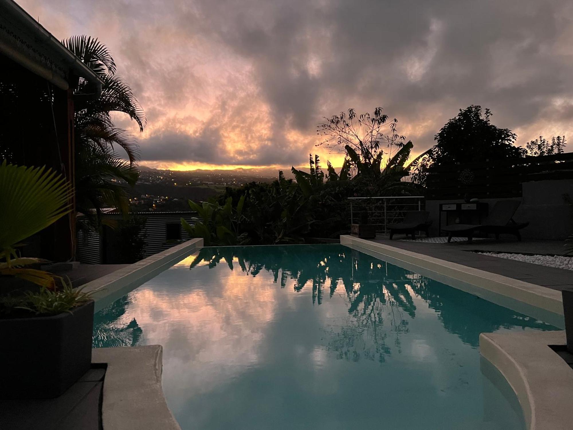 Villa Ti Moon, Entre Deux, Piscine Bagian luar foto