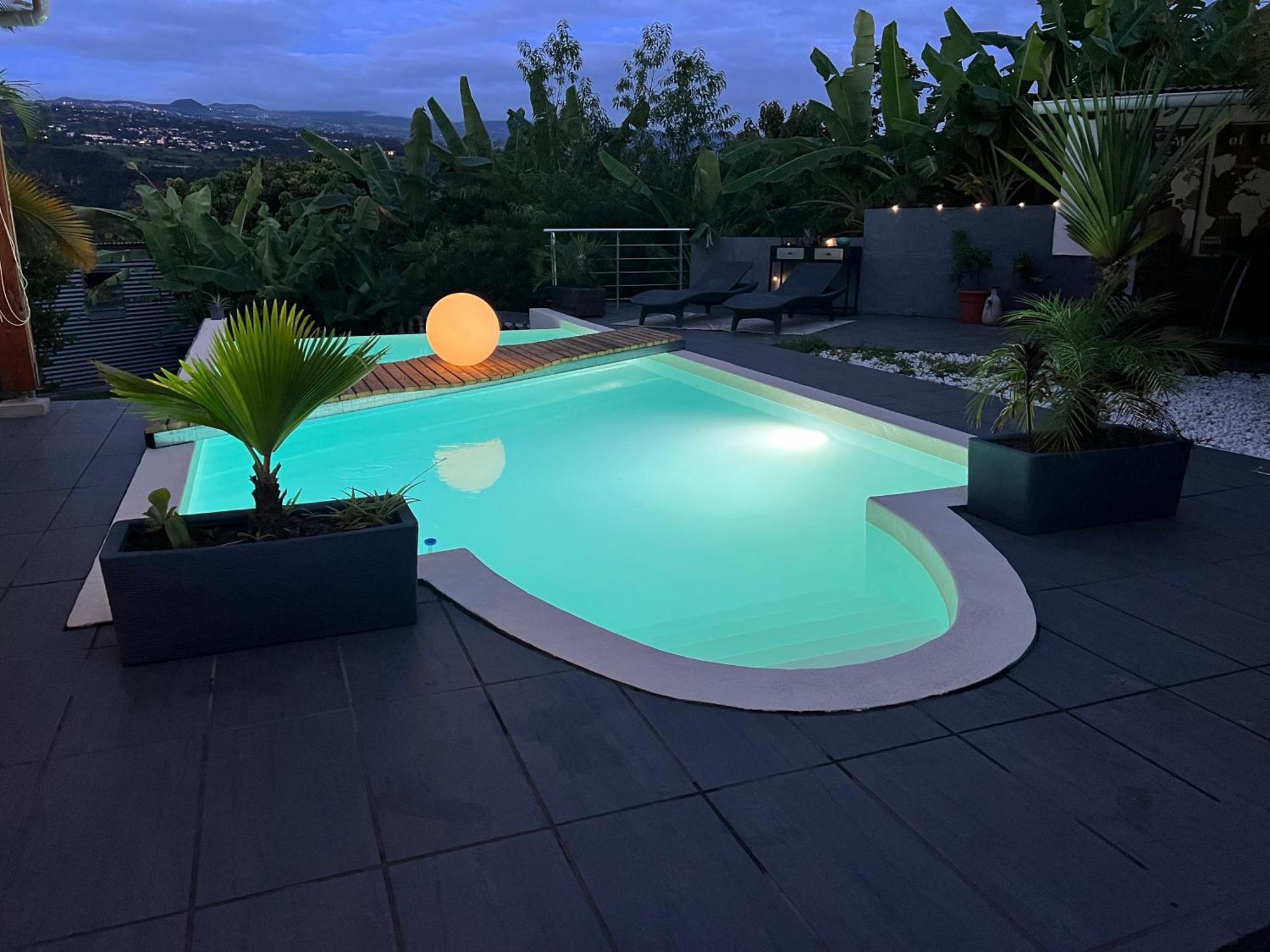 Villa Ti Moon, Entre Deux, Piscine Bagian luar foto